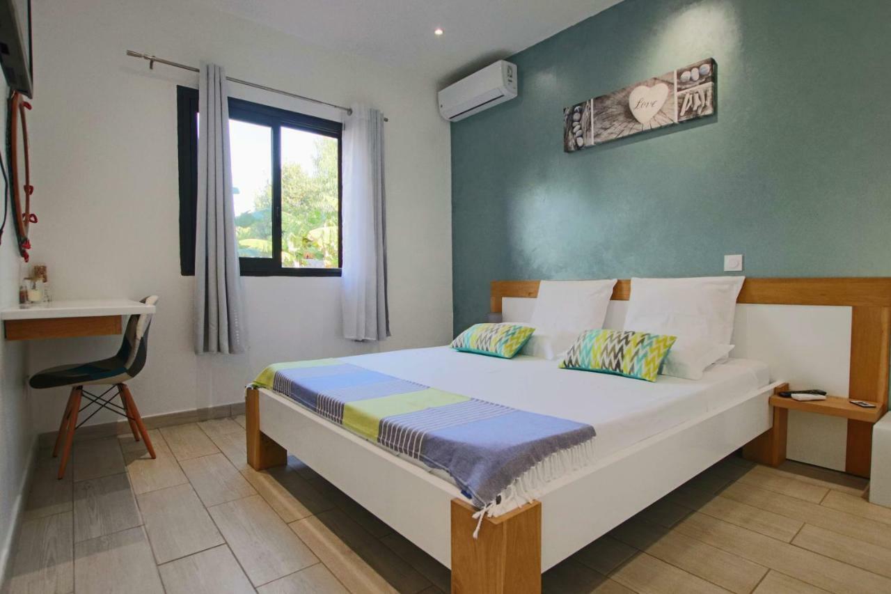 Les Roches Du Sud Villa แซ็ง-ปีแยร์ ภายนอก รูปภาพ